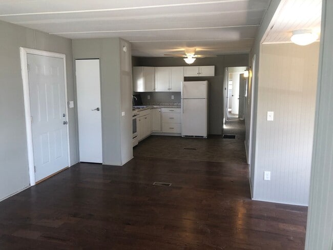 Primary Photo - Updated 3 bedroom 1 bath mobile home with open floor plan