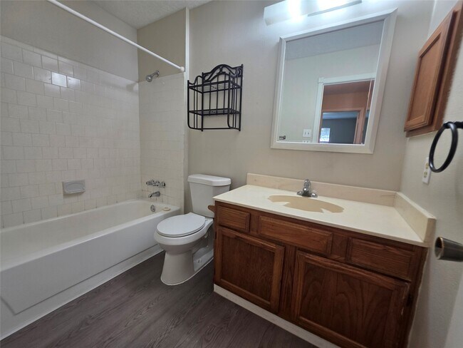 Building Photo - 2777 Forest Point Dr