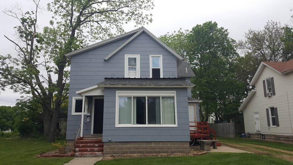 Primary Photo - 224 S Park St