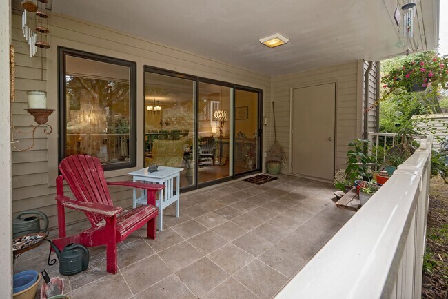 Building Photo - Beautiful 2-bed, 2-bath condo in Seattle f...