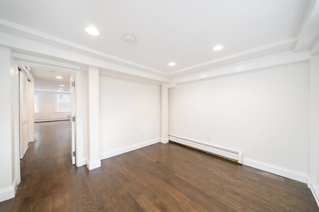 Building Photo - 232 1/2 3rd St