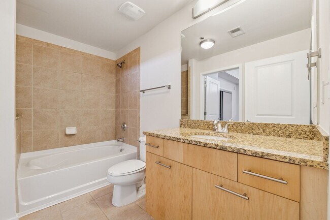 Building Photo - Spacious 1 Bedroom Condo in Heart of Buckh...
