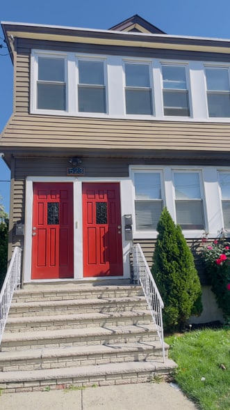 Primary Photo - 523 Jackson Ave