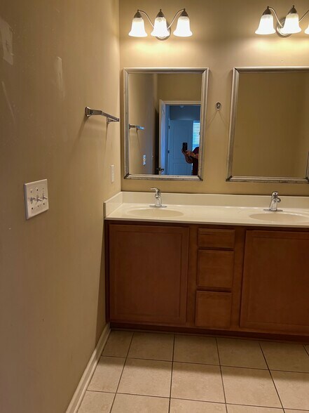 Building Photo - 129 Parmelee Dr