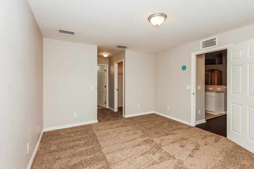 Building Photo - 2601 Darlene Pl