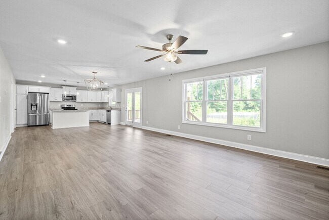Building Photo - Pet Friendly Four Bedroom!