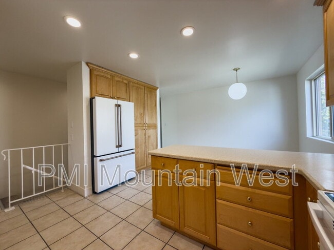 Building Photo - 345 S 850 E