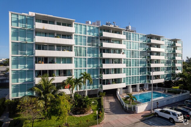 Building Photo - Vernon Arms Apartments