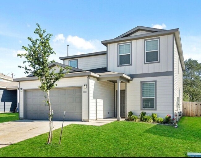 Building Photo - 13011 Sendero Roble