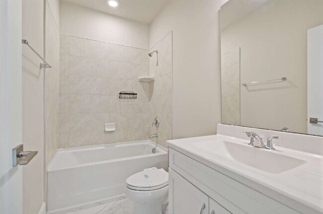 Building Photo - Luxury Townhome with Elevator and Rooftop Terrace