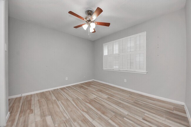 Building Photo - 2744 Briarhurst Dr