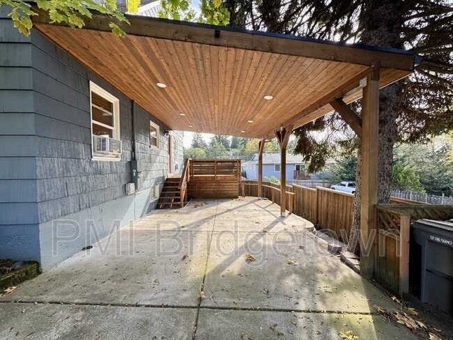 Building Photo - 3906 SW Troy St
