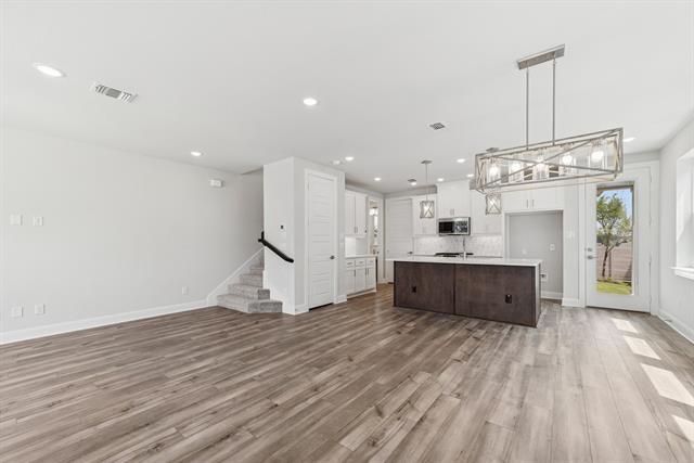 Building Photo - 4800 Maxwell Dr