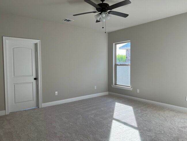 Building Photo - 220 Tall Oaks Ln