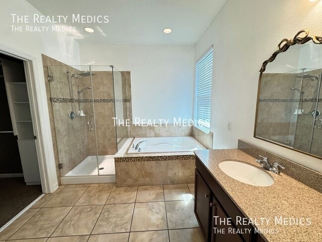 Building Photo - 308 Blue Cypress Dr