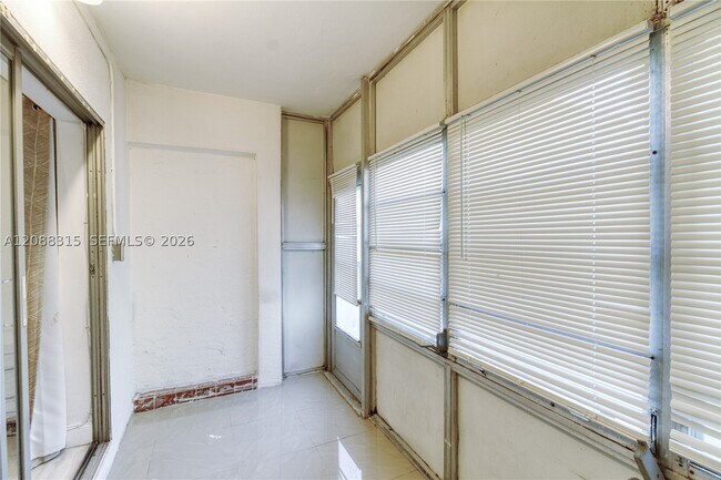 Building Photo - 5160 SW 40th Ave