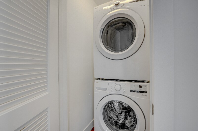 Building Photo - 1851 N Howard St