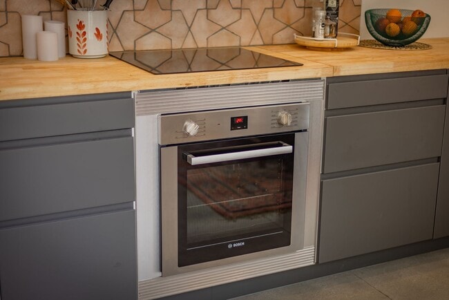 Building Photo - Ojai hideaway!