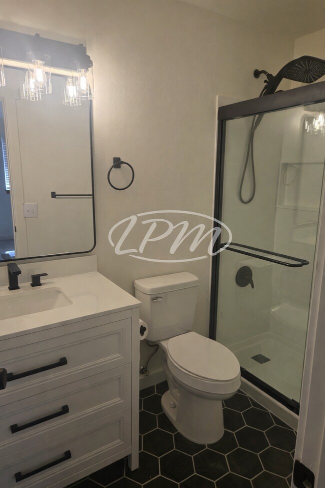 Building Photo - 950 E Lunceford Ln