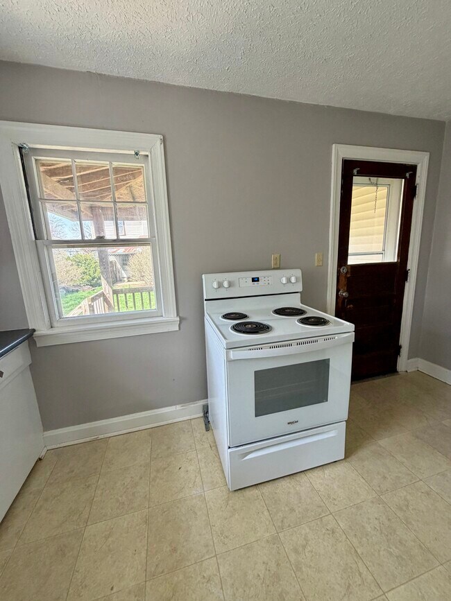 Building Photo - 306-310-310 E Washington St