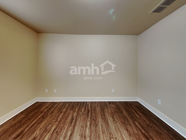 Building Photo - 9667 W Silverspring St