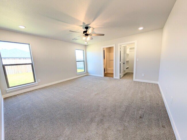 Building Photo - 3220 Cottonwood Ave