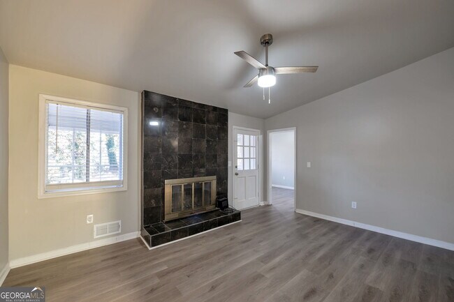 Building Photo - 1870 Sandgate Cir SW