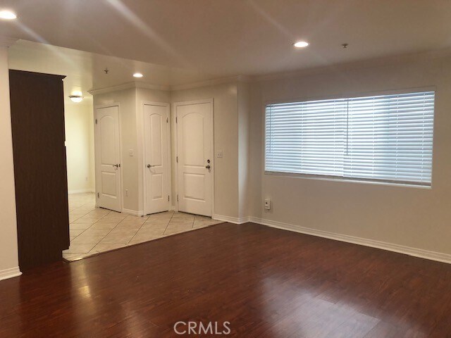 Primary Photo - 13525 Vanowen St