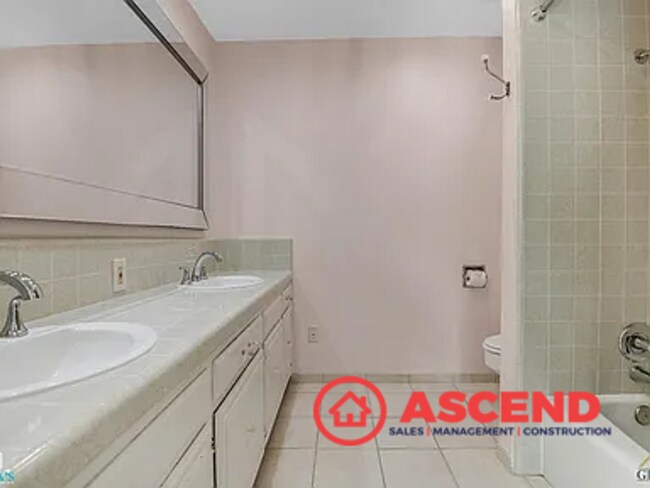 Building Photo - 4200 Boise St