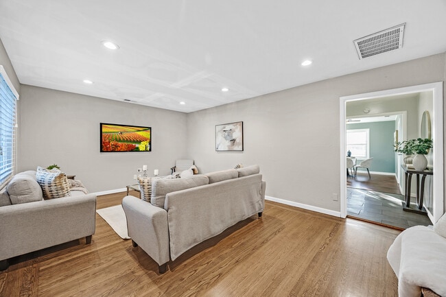 Building Photo - 2438 Upland Dr