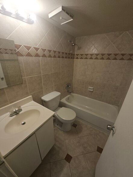 Building Photo - 4718 Chevy Pl