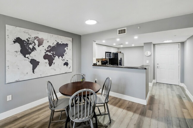 Building Photo - 520 SE 5 Ave