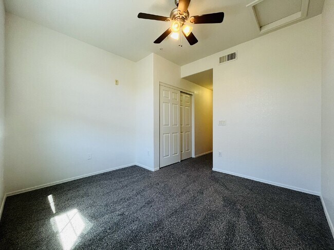 Building Photo - 18250 N Cave Creek Rd