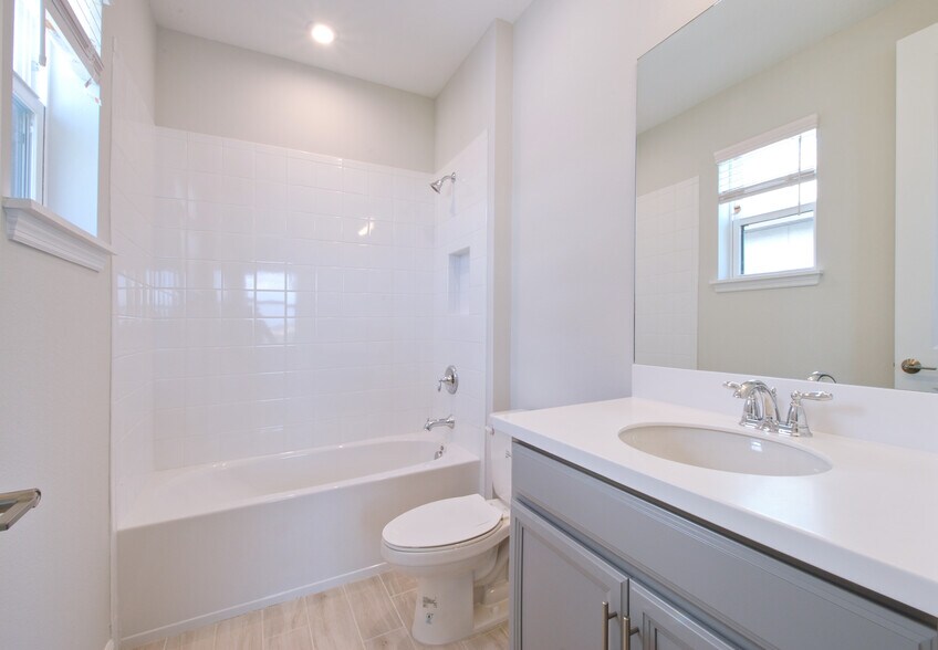 Building Photo - 16443 Paynes Mill Dr