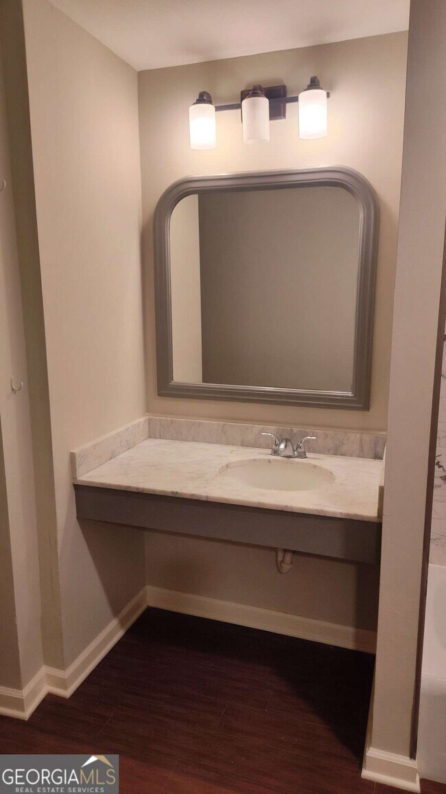 Building Photo - 3095 Colonial Way