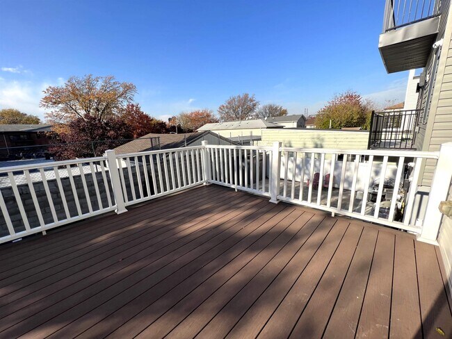 Building Photo - 25 Wallis Ave