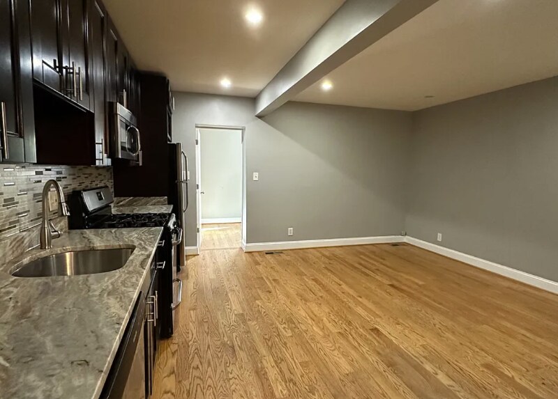 Building Photo - 1321 Orren St NE