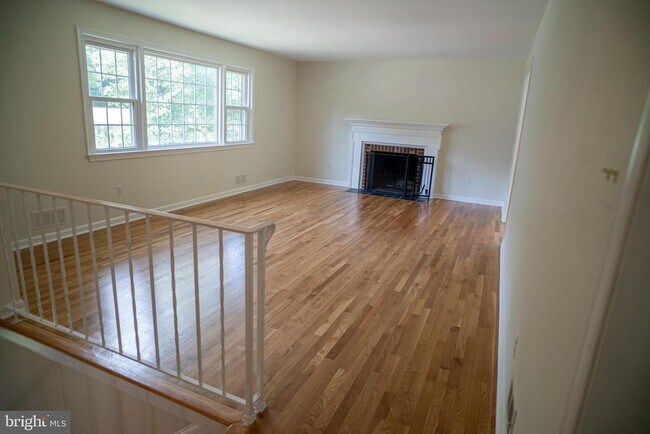 Building Photo - 5012 Larno Dr