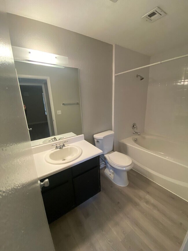 Building Photo - AMERICANA Property Mgmt - 1 bed Condo in Gated Community near The Strip