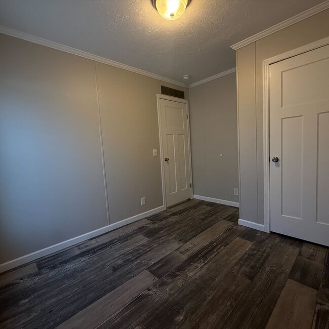 Building Photo - 10610 State Rte 762