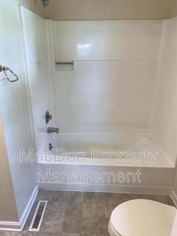 Building Photo - 918 Churchill Dr