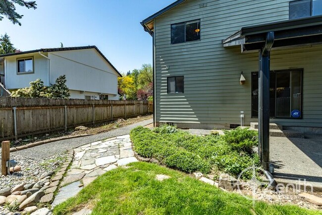 Building Photo - 9313 NE 81st Ave
