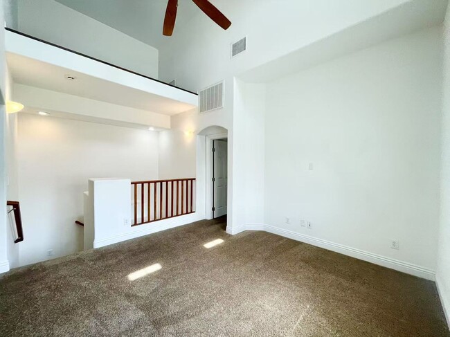 Building Photo - charming single-family residence located in Henderson