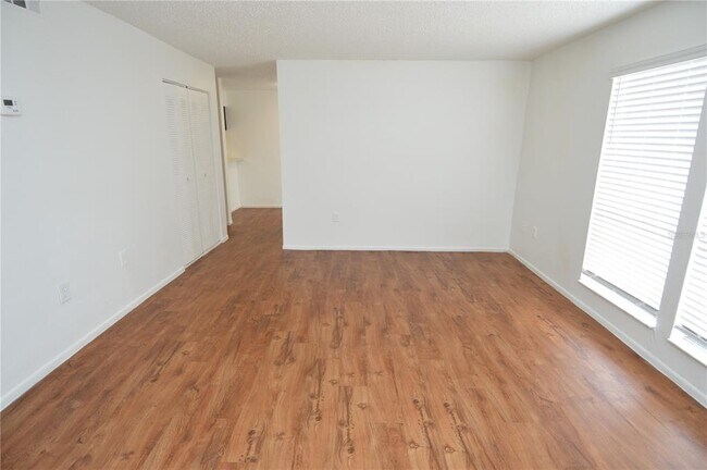 Building Photo - 8425 Cerro Cir