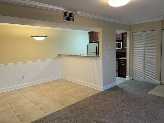 Building Photo - 455 Alt 19