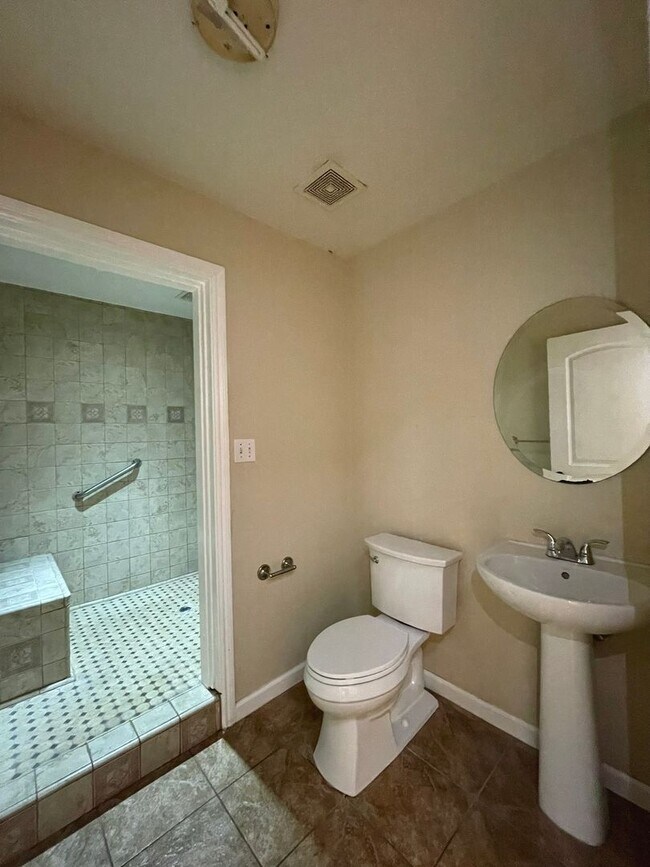 Building Photo - Half off 1st month's rent