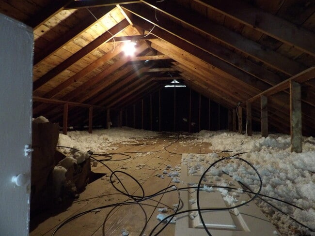 Building Photo - 286 Zandale Dr