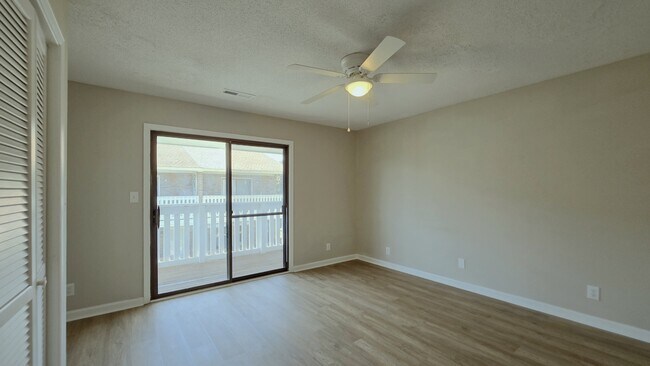 Building Photo - 409 Garden Dr