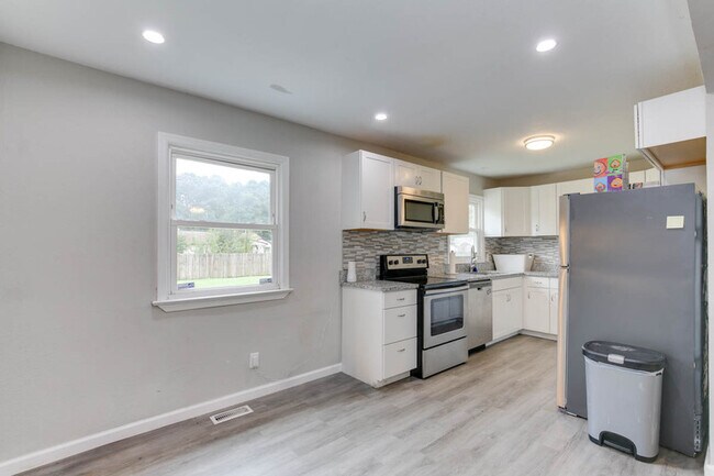 Building Photo - 1011 Robinson Rd