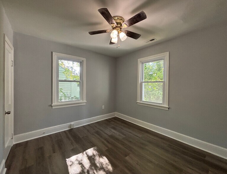 Building Photo - 2311 Richmond Ave